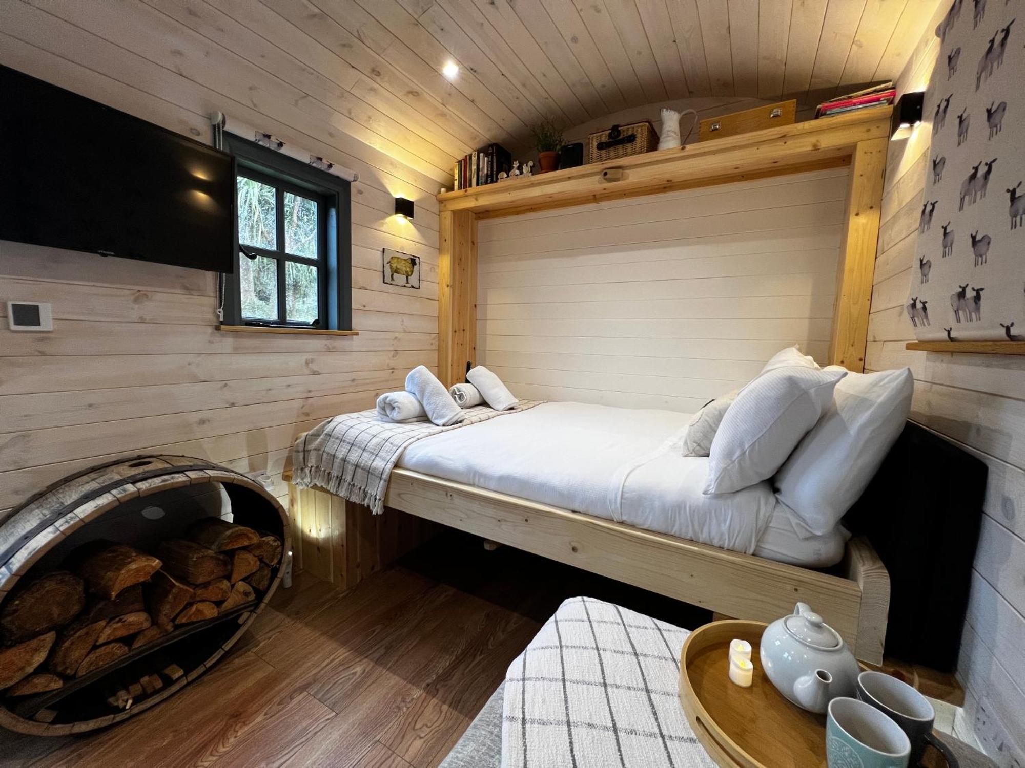 Mountain View Shepherd'S Hut For 2 Adults, 1 Dog Villa Llangoed Exterior photo